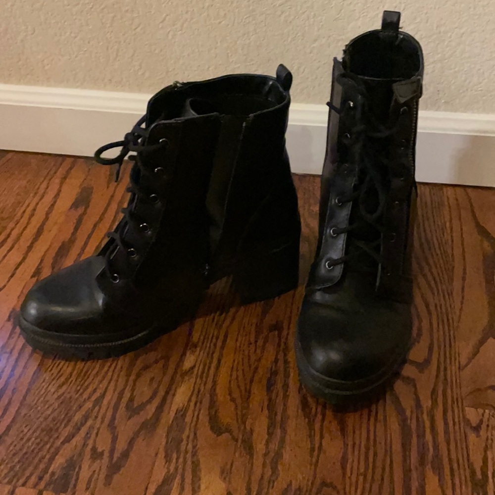 SODA womens black combat boot